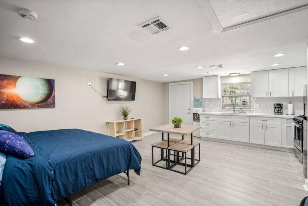 Cosmic Studio At North Downtown Villa Houston Exterior photo