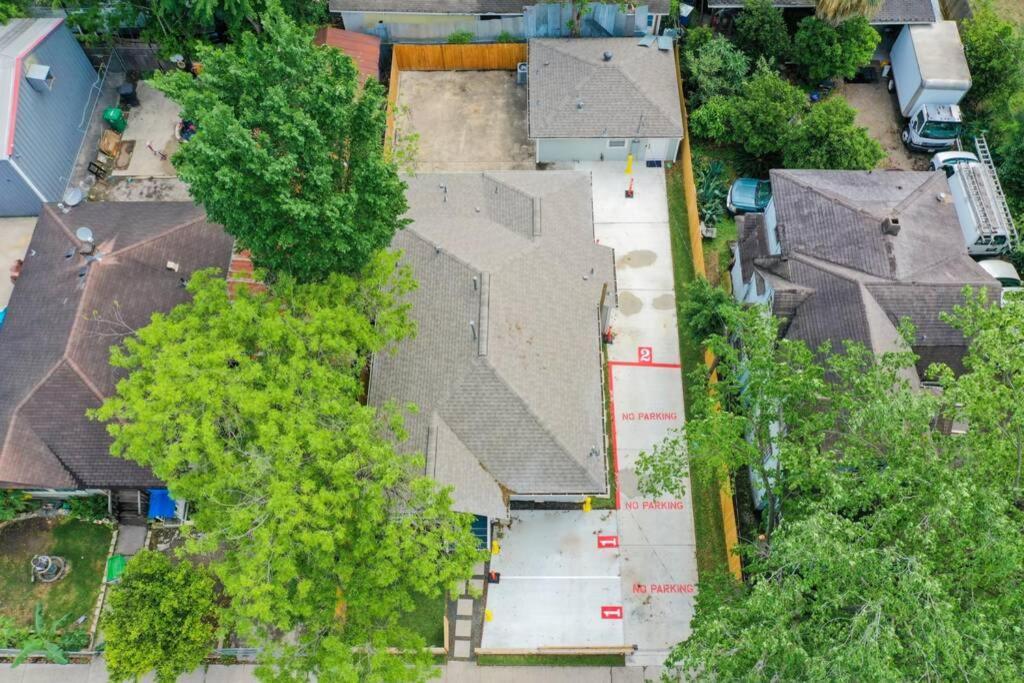 Cosmic Studio At North Downtown Villa Houston Exterior photo