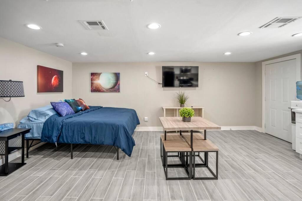 Cosmic Studio At North Downtown Villa Houston Exterior photo
