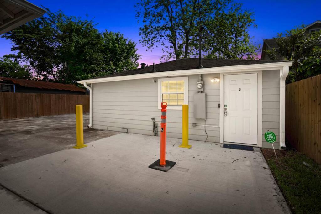 Cosmic Studio At North Downtown Villa Houston Exterior photo