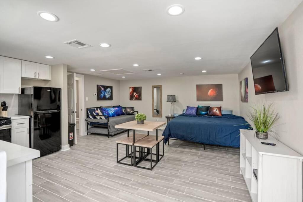 Cosmic Studio At North Downtown Villa Houston Exterior photo