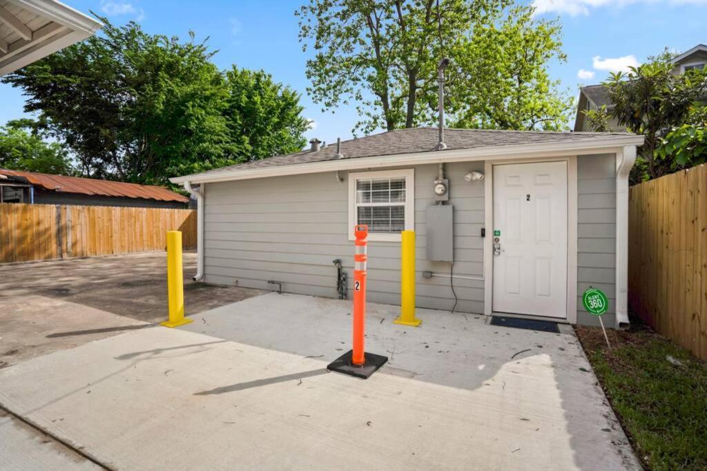 Cosmic Studio At North Downtown Villa Houston Exterior photo