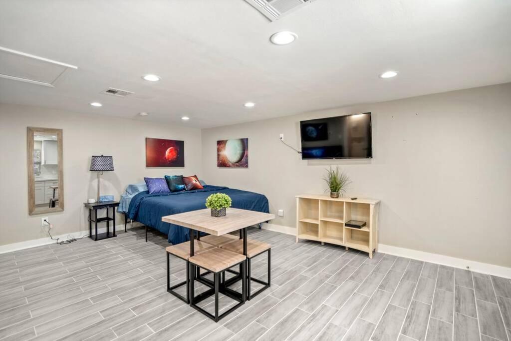 Cosmic Studio At North Downtown Villa Houston Exterior photo